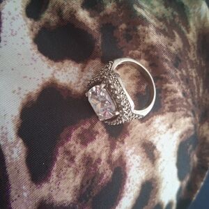 Elegant Silver Ring with Clear Gemstone